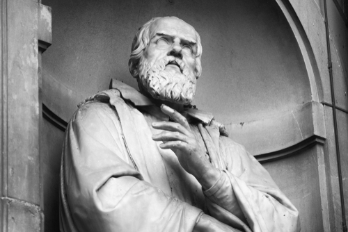 The statue of Galileo Galilei outside the Uffiz